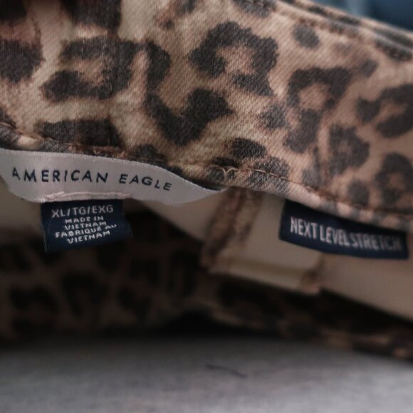 AMERICAN EAGLE Leopard Print Stretchy Pull On Capri Pants - Picture 5 of 6